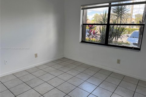 Condo in Coral Springs, Florida, 2 bedrooms  № 1701772 - photo 12