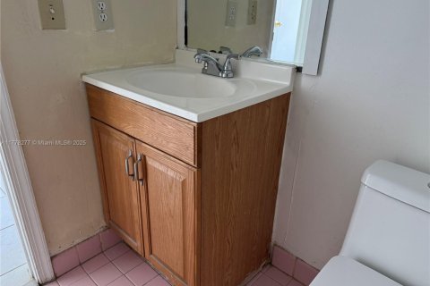 Condo in Coral Springs, Florida, 2 bedrooms  № 1701772 - photo 11