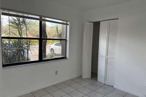 Condo in Coral Springs, Florida, 2 bedrooms  № 1701772 - photo 13