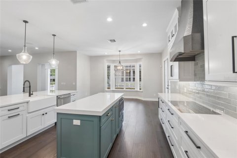 Villa ou maison à vendre à Tampa, Floride: 5 chambres, 465.07 m2 № 2209536 - photo 2