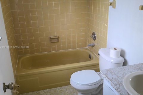 Condo in Margate, Florida, 2 bedrooms № 2060146 - photo 4