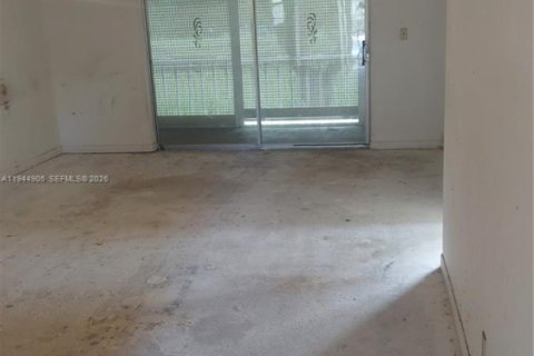 Condo in Margate, Florida, 2 bedrooms № 2060146 - photo 11