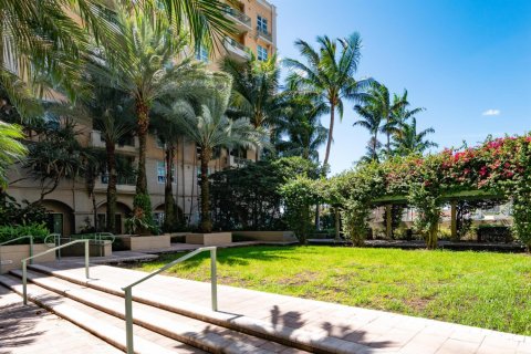 Condo in West Palm Beach, Florida, 2 bedrooms  № 1168598 - photo 1