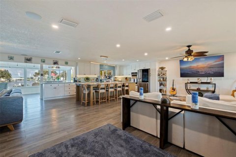 Casa en venta en Saint Petersburg, Florida, 4 dormitorios, 220.09 m2 № 2386147 - foto 8