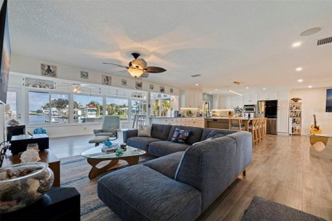 Casa en venta en Saint Petersburg, Florida, 4 dormitorios, 220.09 m2 № 2386147 - foto 15