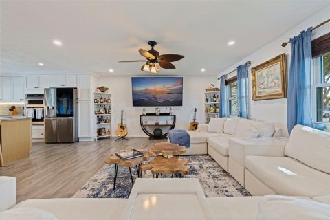 Casa en venta en Saint Petersburg, Florida, 4 dormitorios, 220.09 m2 № 2386147 - foto 6