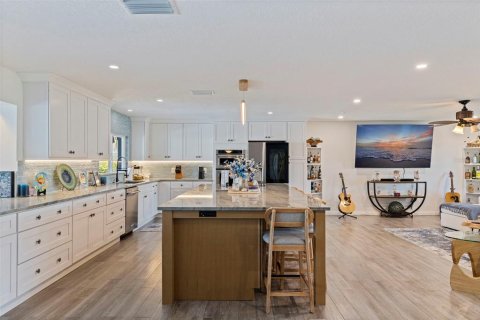 Casa en venta en Saint Petersburg, Florida, 4 dormitorios, 220.09 m2 № 2386147 - foto 13