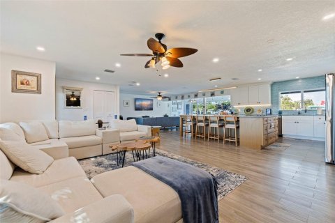 Casa en venta en Saint Petersburg, Florida, 4 dormitorios, 220.09 m2 № 2386147 - foto 7