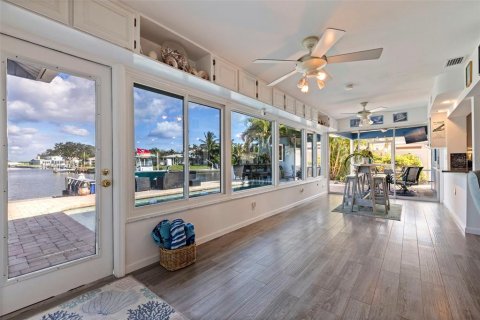 Casa en venta en Saint Petersburg, Florida, 4 dormitorios, 220.09 m2 № 2386147 - foto 17