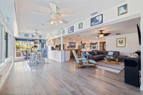 Casa en venta en Saint Petersburg, Florida, 4 dormitorios, 220.09 m2 № 2386147 - foto 18