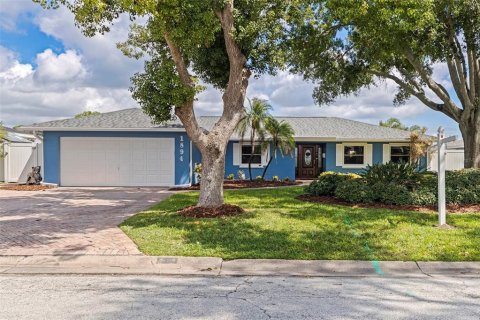 Casa en venta en Saint Petersburg, Florida, 4 dormitorios, 220.09 m2 № 2386147 - foto 2
