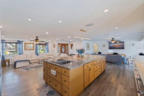 Casa en venta en Saint Petersburg, Florida, 4 dormitorios, 220.09 m2 № 2386147 - foto 12