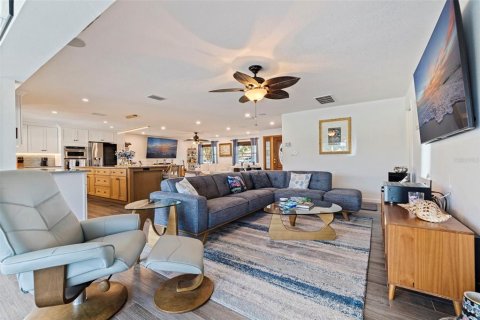 Casa en venta en Saint Petersburg, Florida, 4 dormitorios, 220.09 m2 № 2386147 - foto 16