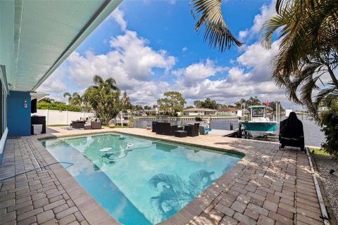 Casa en venta en Saint Petersburg, Florida, 4 dormitorios, 220.09 m2 № 2386147 - foto 29
