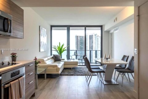 Condo in Miami, Florida, 1 bedroom  № 2264210 - photo 8