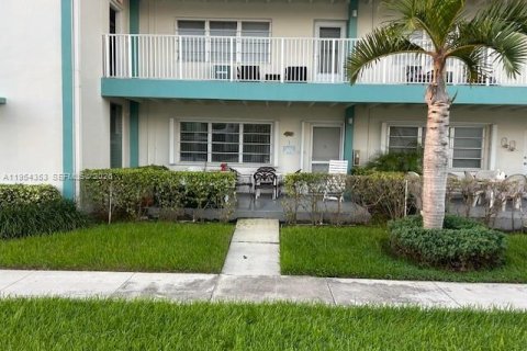 Condominio en alquiler en North Miami Beach, Florida, 1 dormitorio, 63.55 m2 № 2009117 - foto 14