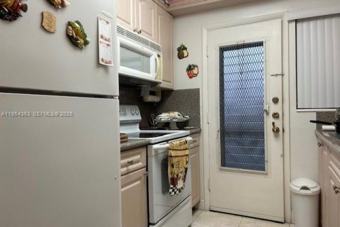 Condominio en alquiler en North Miami Beach, Florida, 1 dormitorio, 63.55 m2 № 2009117 - foto 3