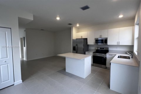 Touwnhouse à louer à Miami, Floride: 3 chambres, 120.77 m2 № 2064397 - photo 4