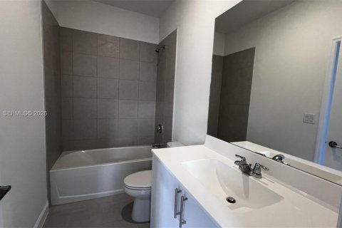 Touwnhouse à louer à Miami, Floride: 3 chambres, 120.77 m2 № 2064397 - photo 13