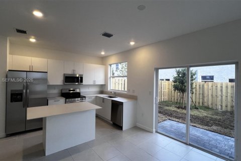 Touwnhouse à louer à Miami, Floride: 3 chambres, 120.77 m2 № 2064397 - photo 12