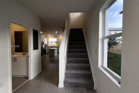 Touwnhouse à louer à Miami, Floride: 3 chambres, 120.77 m2 № 2064397 - photo 2