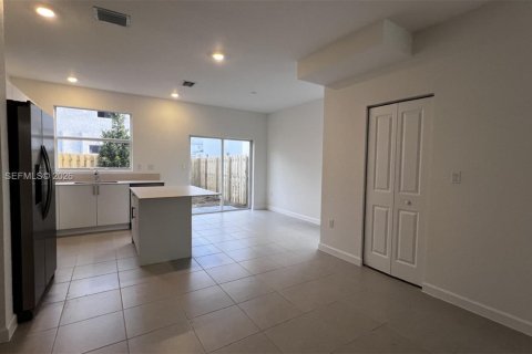 Touwnhouse à louer à Miami, Floride: 3 chambres, 120.77 m2 № 2064397 - photo 6