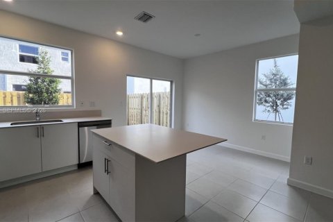Touwnhouse à louer à Miami, Floride: 3 chambres, 120.77 m2 № 2064397 - photo 11