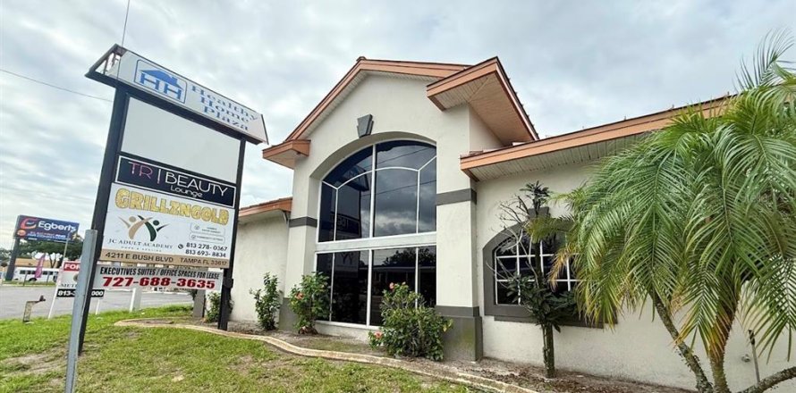 Commercial property in Tampa, Florida 788.93 sq.m. № 2233192