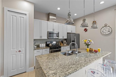 Adosado en venta en Kissimmee, Florida, 6 dormitorios, 262.91 m2 № 1774729 - foto 9