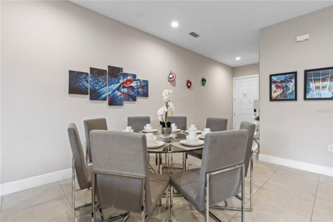 Adosado en venta en Kissimmee, Florida, 6 dormitorios, 262.91 m2 № 1774729 - foto 5
