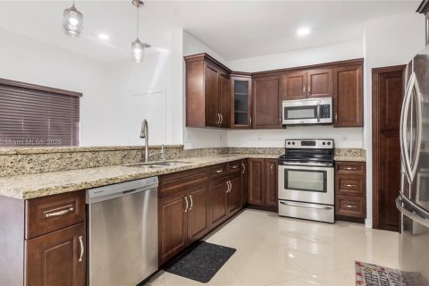Townhouse in Miramar, Florida 3 bedrooms, 135.82 sq.m. № 1862614 - photo 10