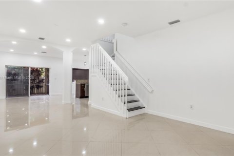 Townhouse in Miramar, Florida 3 bedrooms, 135.82 sq.m. № 1862614 - photo 2