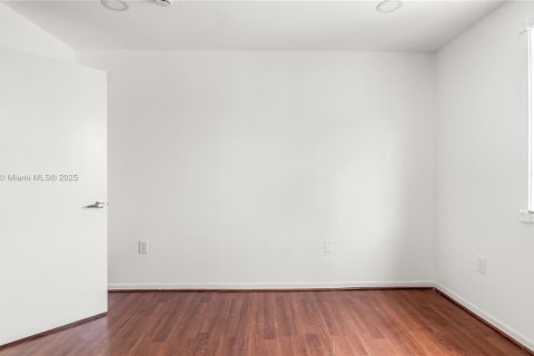 Townhouse in Miramar, Florida 3 bedrooms, 135.82 sq.m. № 1862614 - photo 23