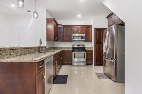Townhouse in Miramar, Florida 3 bedrooms, 135.82 sq.m. № 1862614 - photo 9