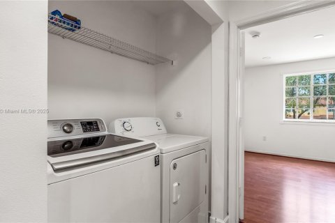 Townhouse in Miramar, Florida 3 bedrooms, 135.82 sq.m. № 1862614 - photo 21