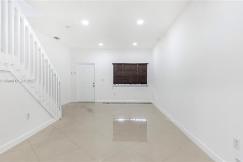 Townhouse in Miramar, Florida 3 bedrooms, 135.82 sq.m. № 1862614 - photo 3