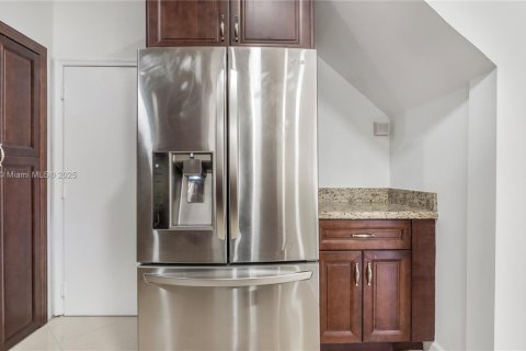 Townhouse in Miramar, Florida 3 bedrooms, 135.82 sq.m. № 1862614 - photo 12