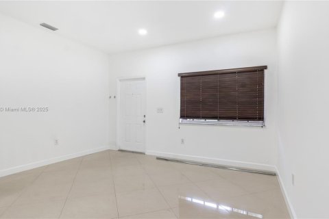 Townhouse in Miramar, Florida 3 bedrooms, 135.82 sq.m. № 1862614 - photo 4