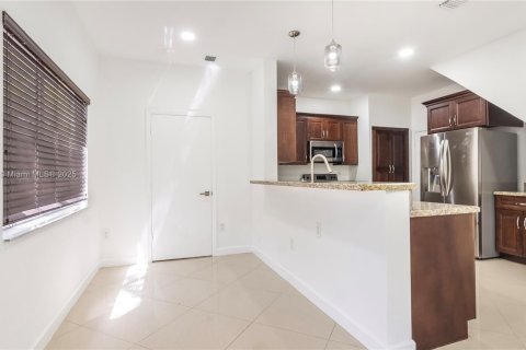 Townhouse in Miramar, Florida 3 bedrooms, 135.82 sq.m. № 1862614 - photo 7