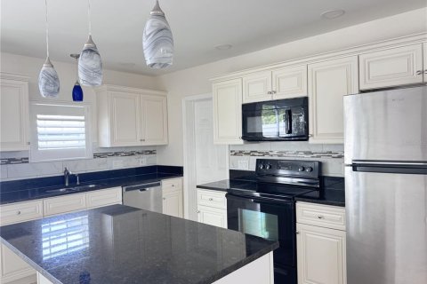 Casa en alquiler en Port Charlotte, Florida, 3 dormitorios, 98.1 m2 № 1684580 - foto 2