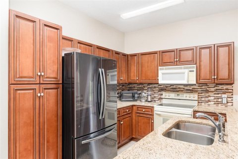 House in Kissimmee, Florida 4 bedrooms, 215.35 sq.m. № 1827079 - photo 2