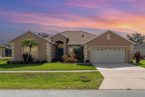 House in Kissimmee, Florida 4 bedrooms, 215.35 sq.m. № 1827079 - photo 5