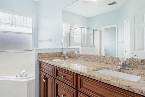 House in Kissimmee, Florida 4 bedrooms, 215.35 sq.m. № 1827079 - photo 3