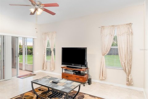 House in Kissimmee, Florida 4 bedrooms, 215.35 sq.m. № 1827079 - photo 13