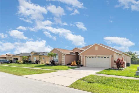 House in Kissimmee, Florida 4 bedrooms, 215.35 sq.m. № 1827079 - photo 8