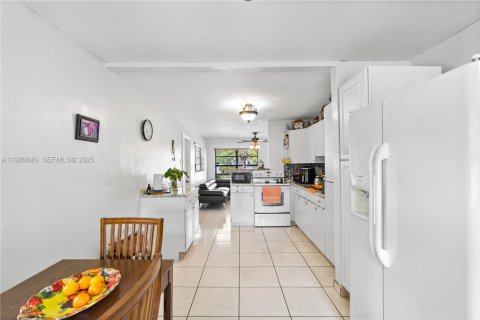 House in Miramar, Florida 2 bedrooms, 90.3 sq.m. № 1986534 - photo 7