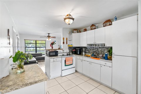 House in Miramar, Florida 2 bedrooms, 90.3 sq.m. № 1986534 - photo 9