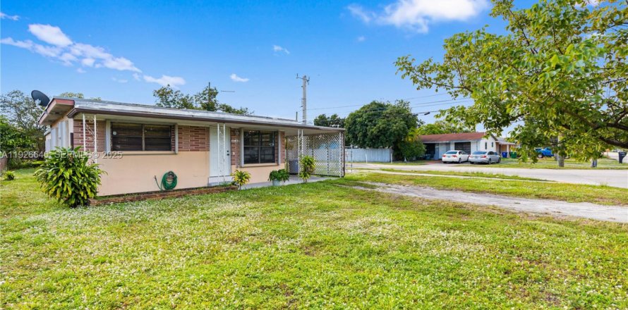 House in Miramar, Florida 2 bedrooms, 90.3 sq.m. № 1986534