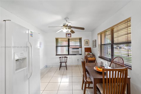 House in Miramar, Florida 2 bedrooms, 90.3 sq.m. № 1986534 - photo 10