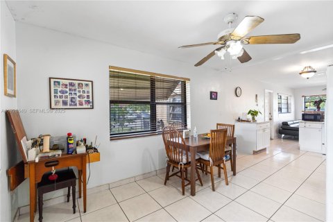 House in Miramar, Florida 2 bedrooms, 90.3 sq.m. № 1986534 - photo 11